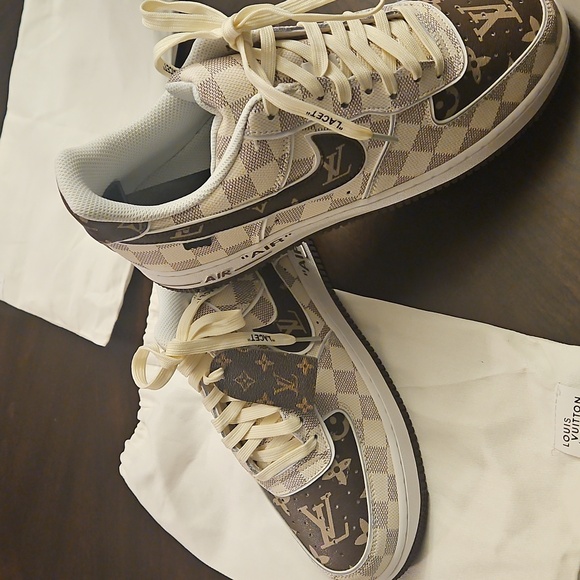 Nike. LOUIS VUITTON  BY NIKE - Picture 1 of 6